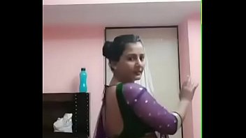 Busty pooja bhabhi seductive dance